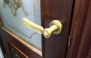 Установка дверной ручки в Санкт-Петербурге