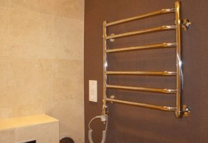 Установка электрического полотенцесушителя в ванной в Санкт-Петербурге